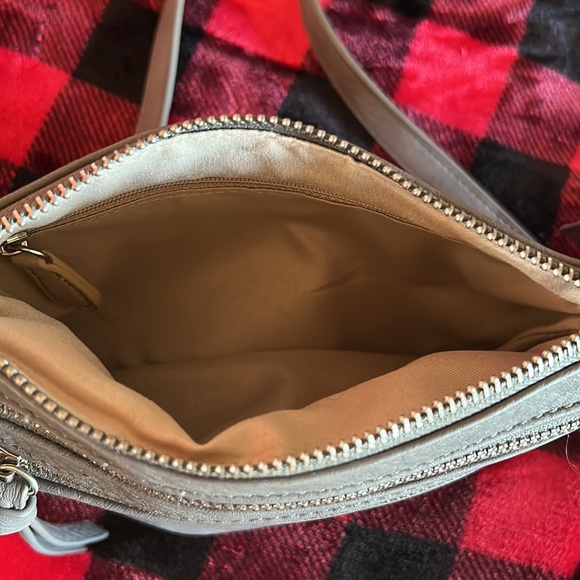 Cross body - Picture 2 of 3